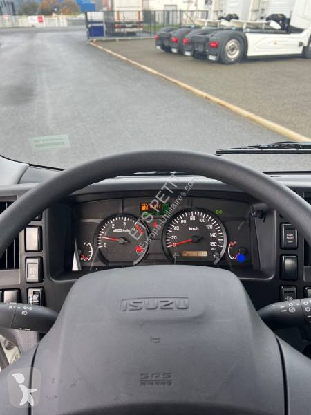 Véhicule utilitaire Isuzu