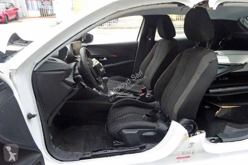 عربة نفعية Peugeot 1,2 PURETECH 100