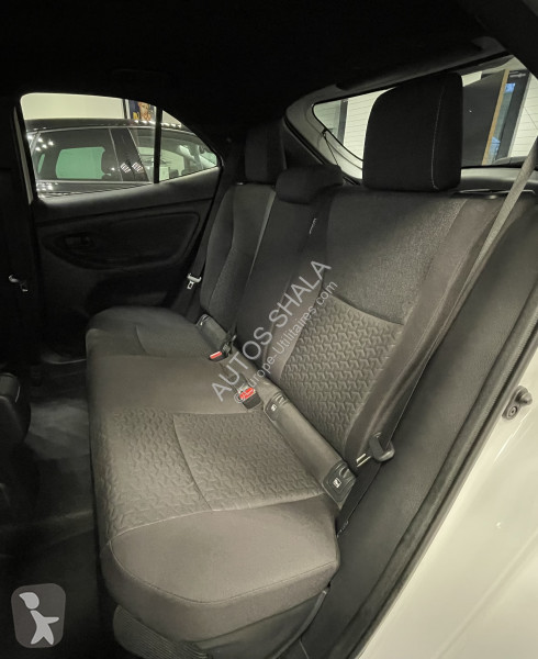 Samochód dostawczy Toyota YARIS CROSS 116H...