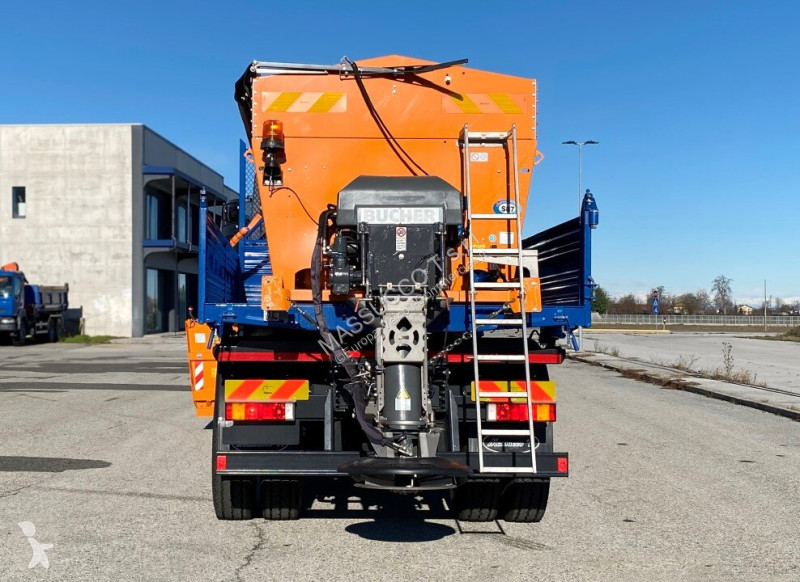 Véhicule utilitaire Iveco TRAKKER 360