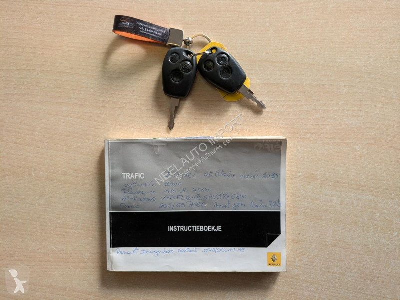 Véhicule utilitaire Renault TRAFIC II L2H1...