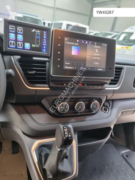 عربة نفعية Renault TRAFIC