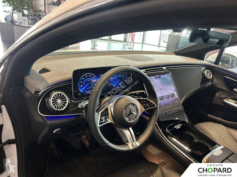 عربة نفعية Mercedes EQE 300