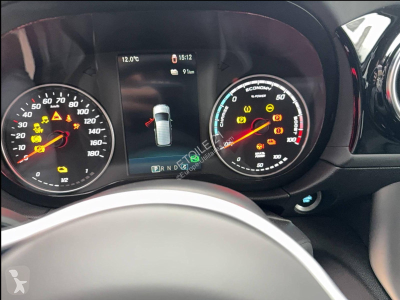 عربة نفعية Mercedes EQT 200