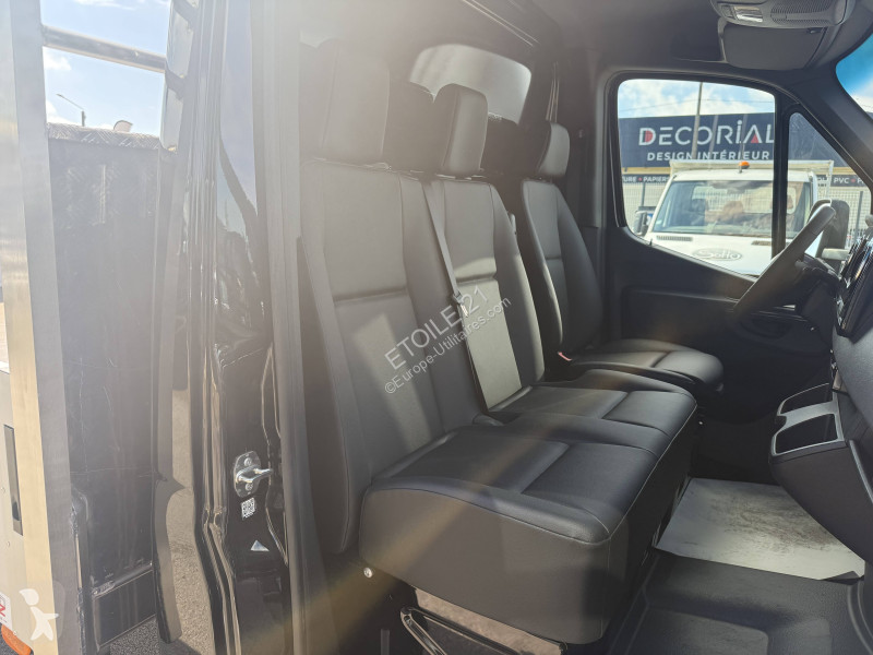 عربة نفعية Mercedes SPRINTER CHASSIS CAB 319...