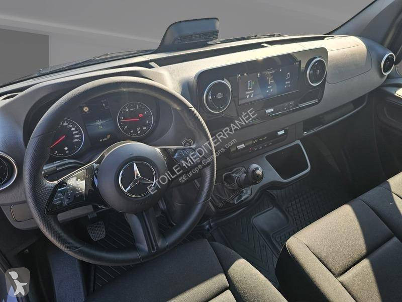 Samochód dostawczy Mercedes