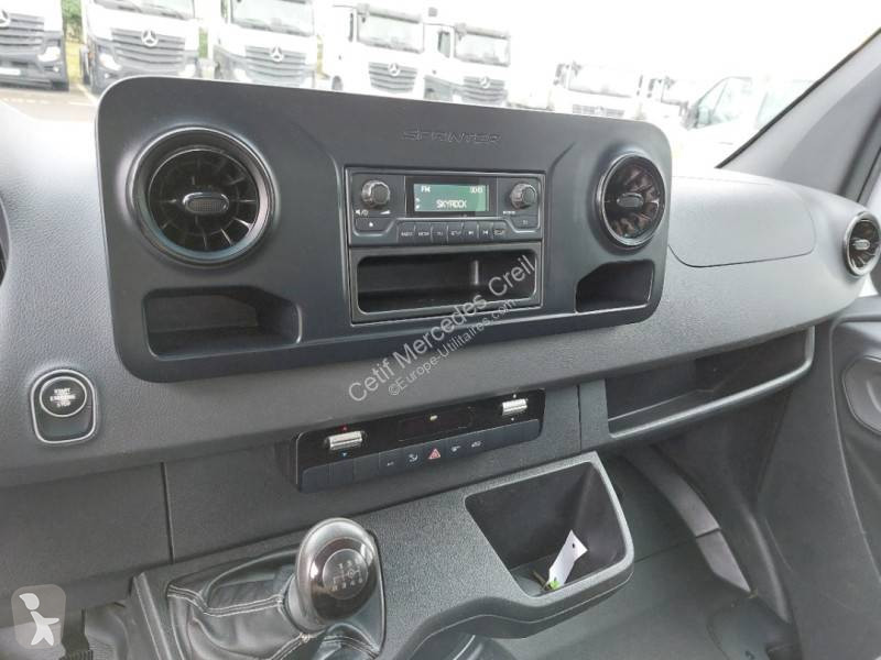 Samochód dostawczy Mercedes