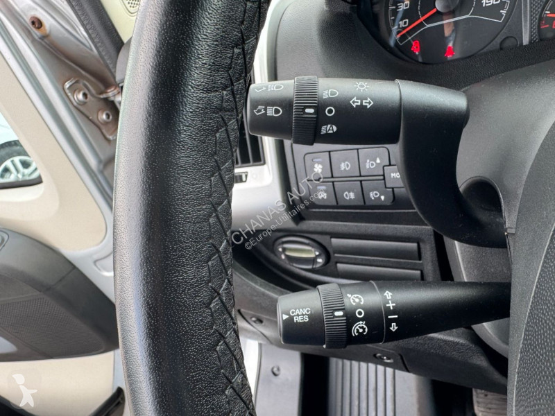 عربة نفعية Peugeot L1H1 2.2 BLUEHDI 140 PREMIUM...