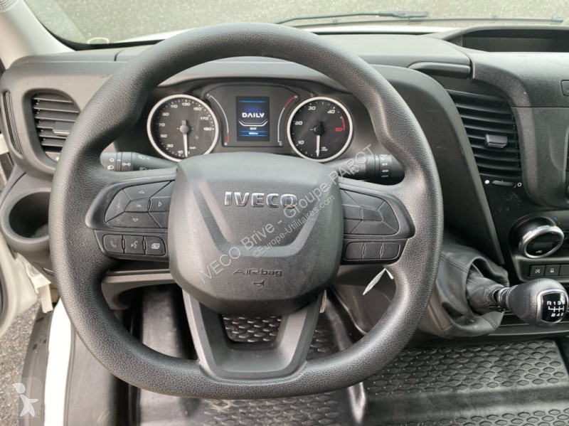 Véhicule utilitaire Iveco 35S16 V16