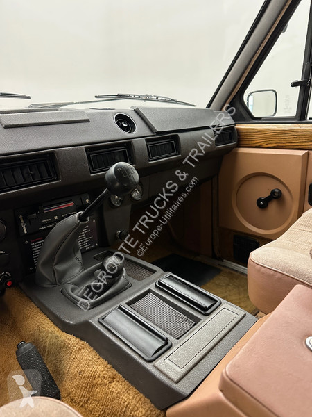 Véhicule utilitaire Land Rover V8
