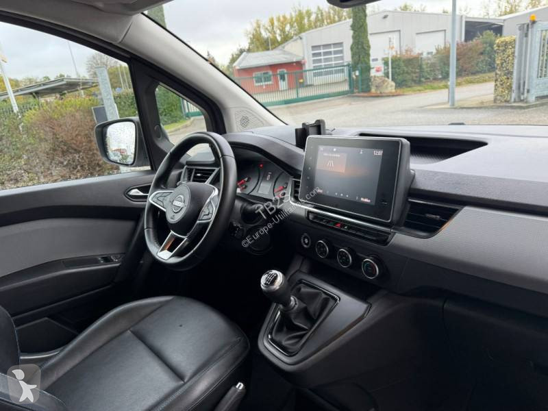 Véhicule utilitaire Nissan