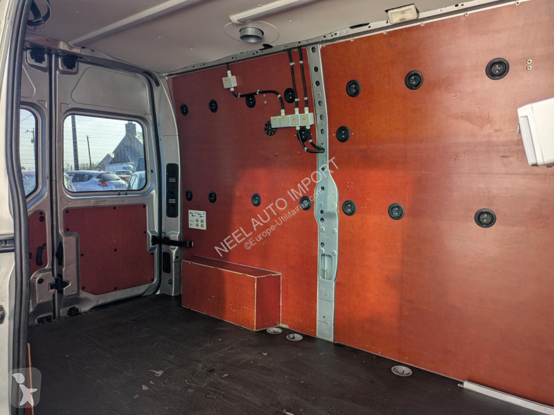 Véhicule utilitaire Renault MASTER III L2H2 2.3...