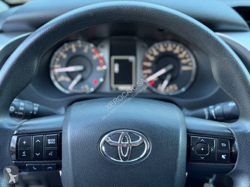 عربة نفعية Toyota