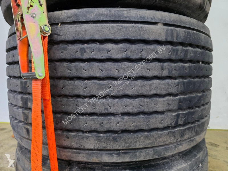 Samochód dostawczy Michelin 445/45 R19.5...