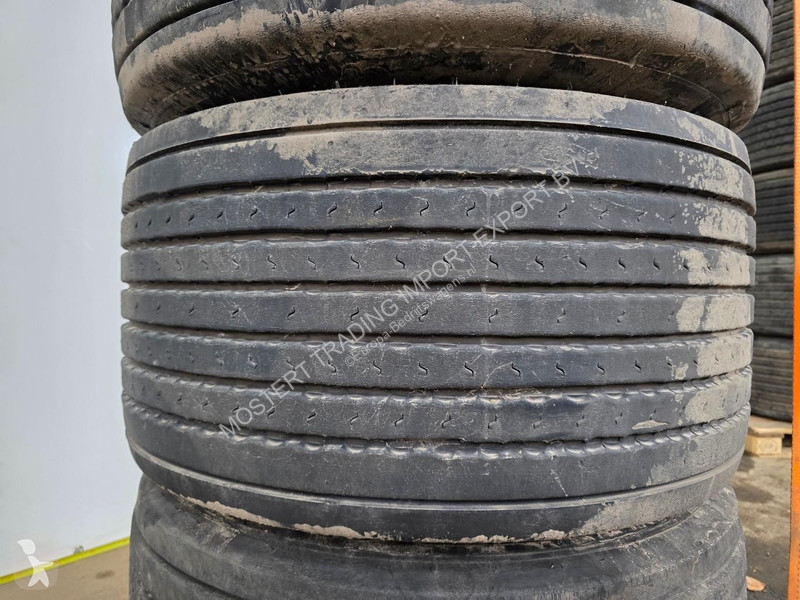 Samochód dostawczy Michelin 445/45 R19.5...