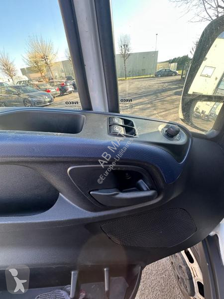Véhicule utilitaire Iveco 35C18 HiMatic