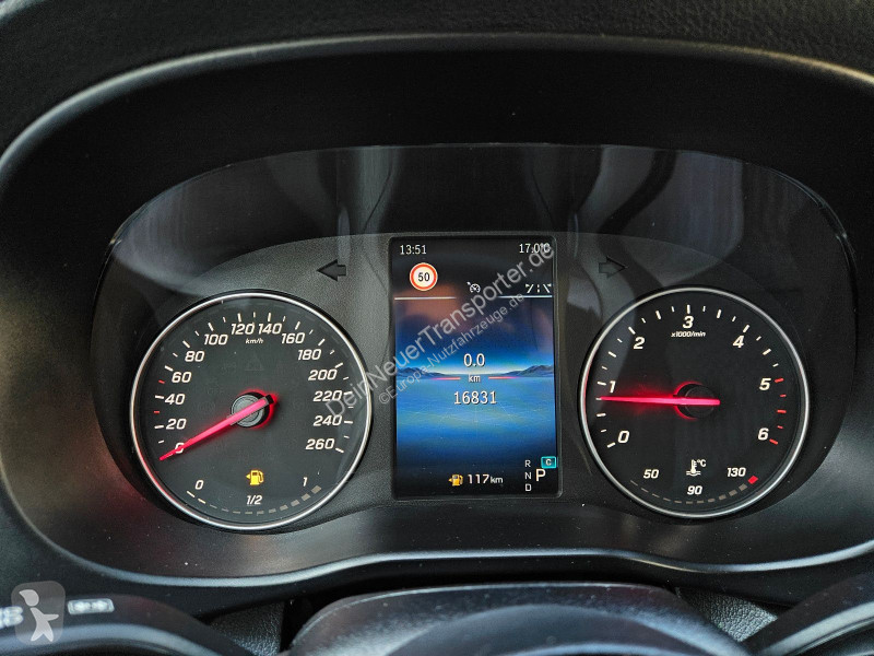 Mercedes Vito...