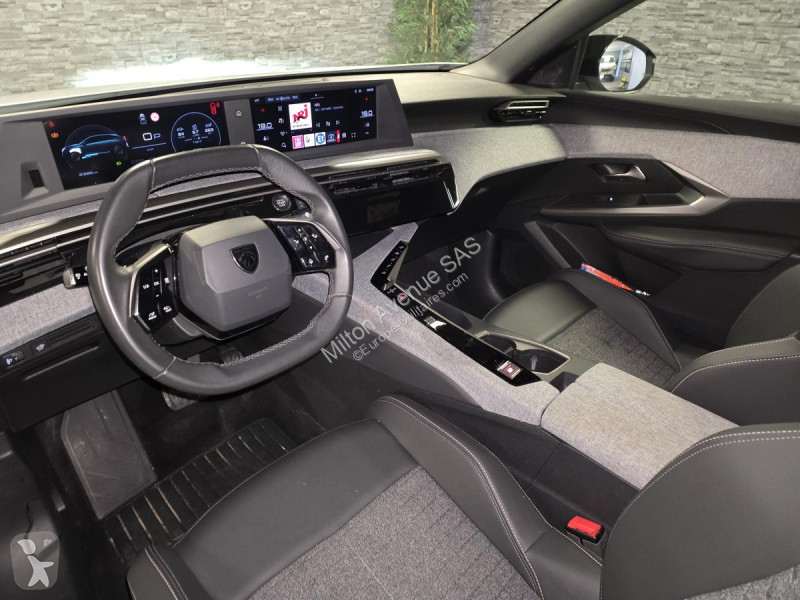 Samochód dostawczy Peugeot 3008 1.2i Hybrid...