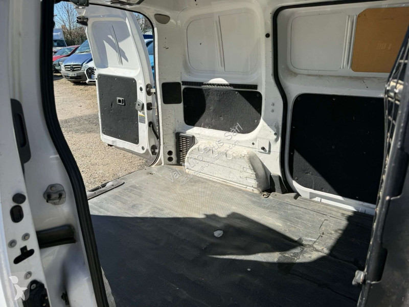 Samochód dostawczy Nissan