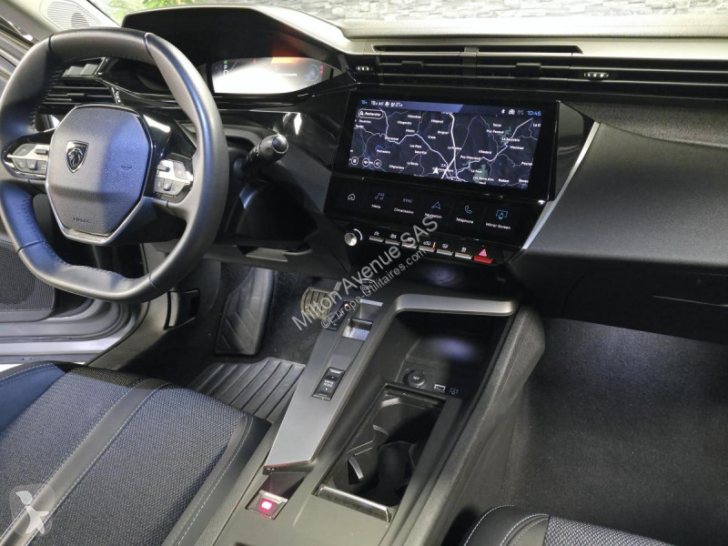 Véhicule utilitaire Peugeot 408 1.2i Hybrid...