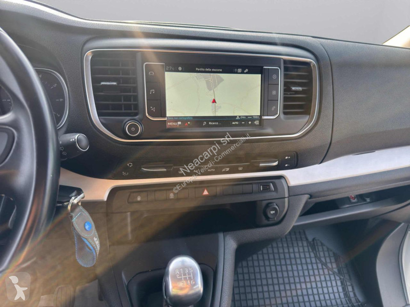 عربة نفعية Peugeot Traveller