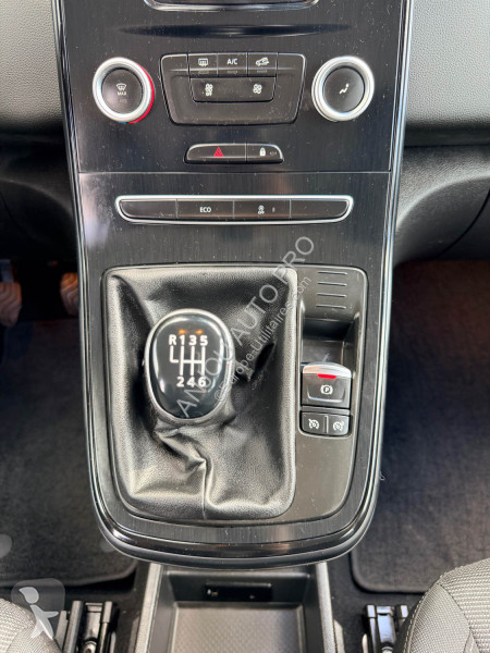 عربة نفعية Renault DCI 120ch LIFE