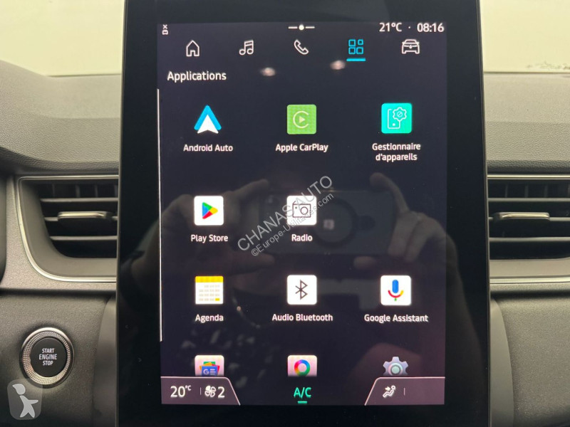 Véhicule utilitaire Renault E-Tech full hybrid...
