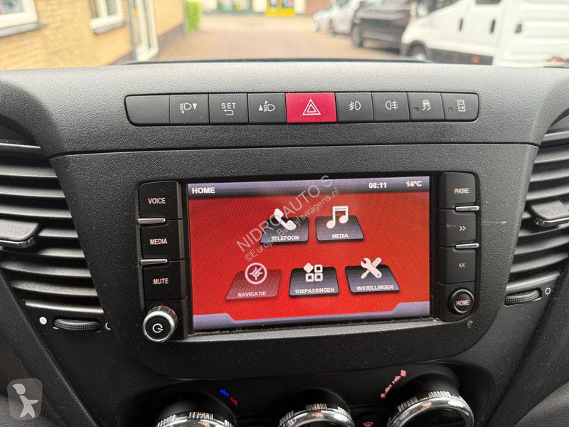 Samochód dostawczy Iveco 40C18 3.0 Hi Matic...