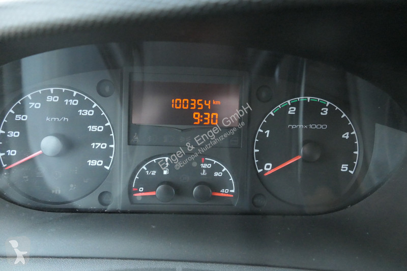 Лекотоварен автомобил Iveco Daily 35 S11 C30C...