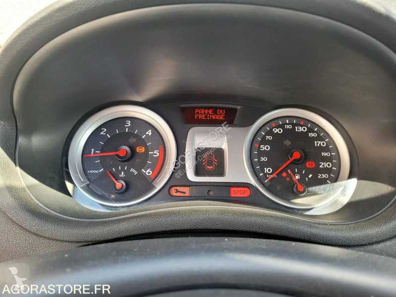 عربة نفعية Renault CLIO