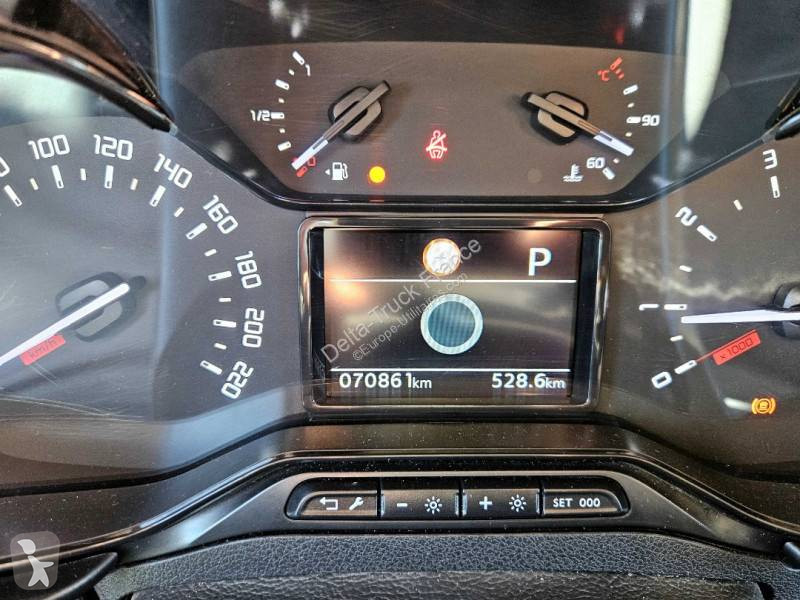 عربة نفعية Toyota