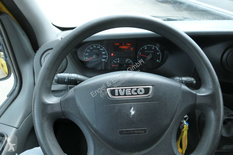 Véhicule utilitaire Iveco Daily 35 S11 C30C...