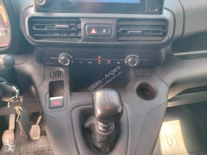 عربة نفعية Toyota