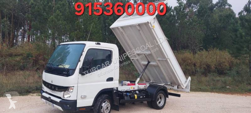 Véhicule utilitaire Mitsubishi Fuso