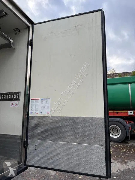 Furgoneta Mercedes 516 luftgefedert *Tiefkühl...
