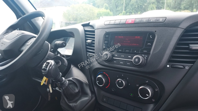 Véhicule utilitaire Iveco DAILY BENNE 6 PLACES...