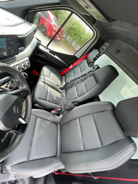 Véhicule utilitaire Renault...