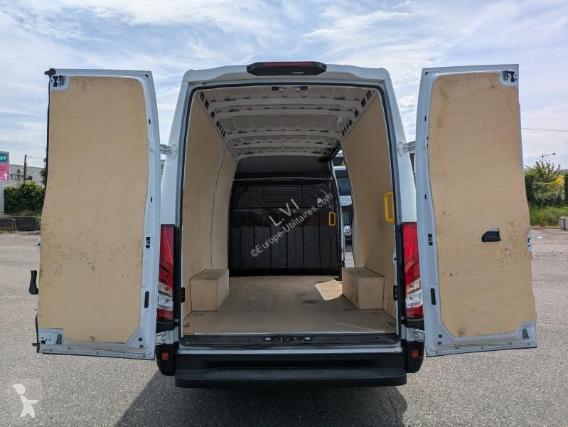 Véhicule utilitaire Iveco 35S Fg 35S14 2.3 V12...