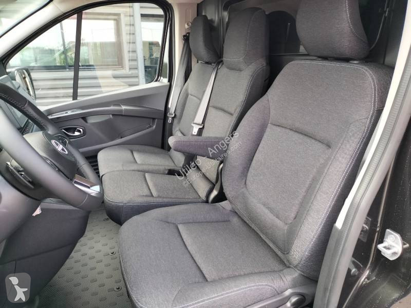 عربة نفعية Nissan
