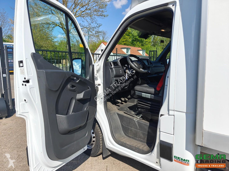 Furgoneta Renault 4x2 Day Cab (3 Persons)...