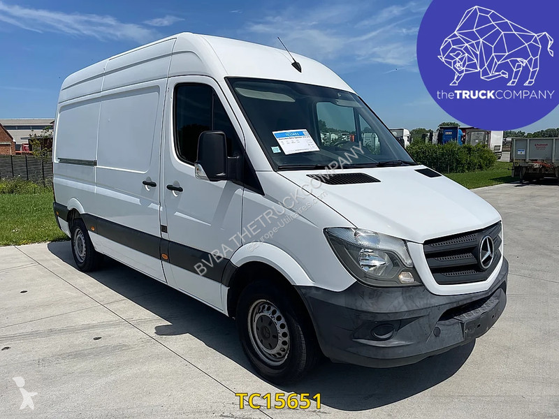 Mercedes 213 37s Transporter