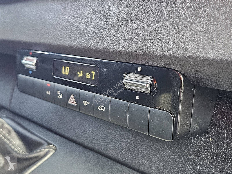 Furgoneta Mercedes 515 Bakwagen 433 WLB!