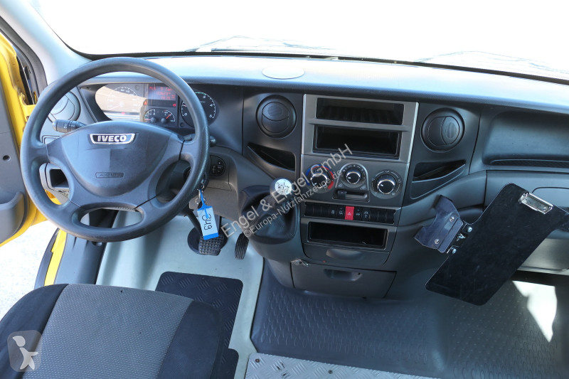 Véhicule utilitaire Iveco Daily 35 S11 C30C...