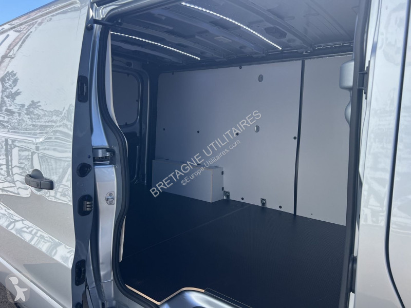 Véhicule utilitaire Renault TRAFIC III FG NEUF:...