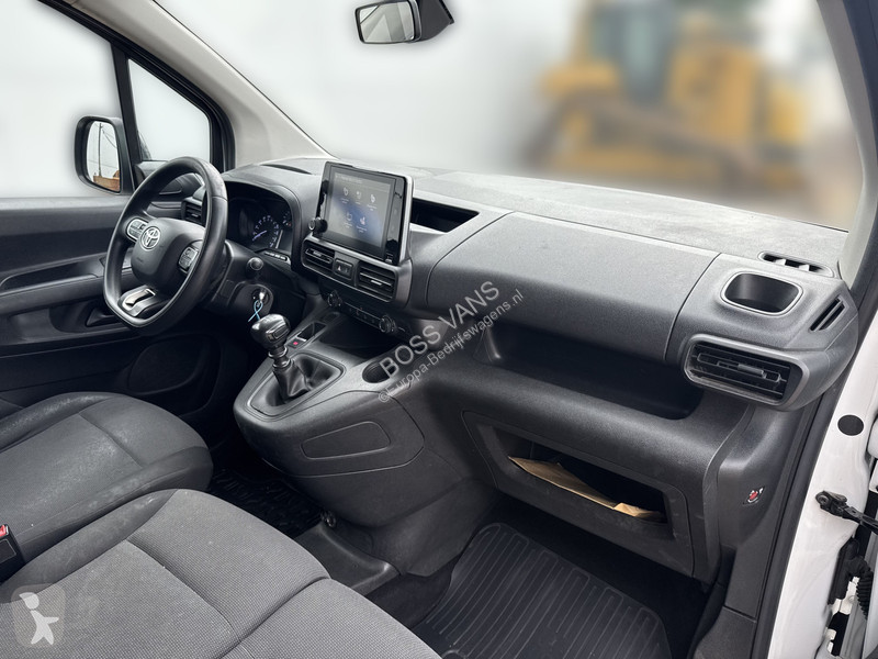 عربة نفعية Toyota 1.2T 110 PK **Benzine** L1...