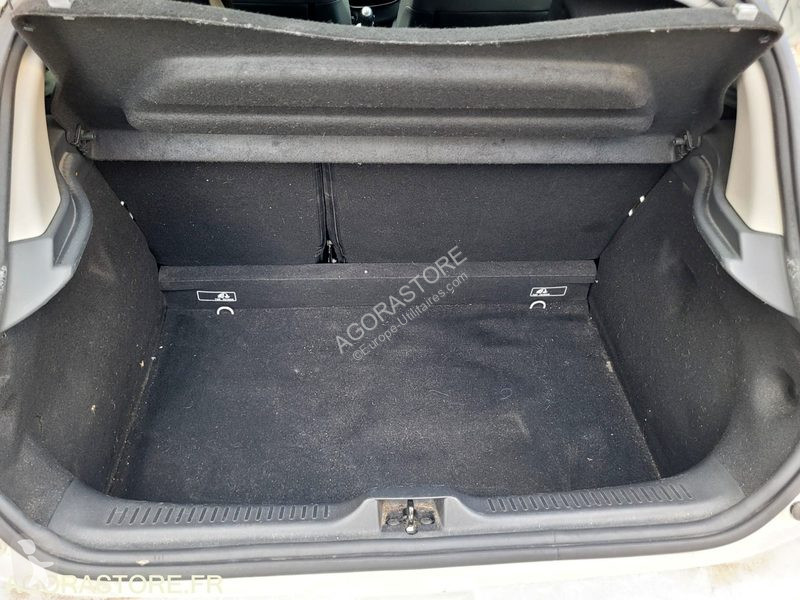 عربة نفعية Renault CLIO