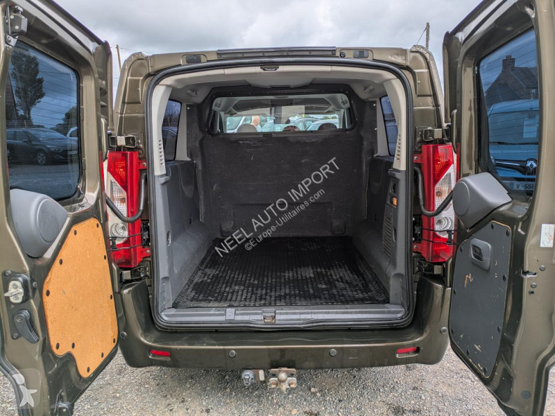 Véhicule utilitaire Peugeot EXPERT II TEPEE...