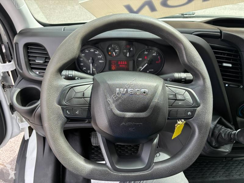 Véhicule utilitaire Iveco CCb 35C16H3.0 D 6 PL...
