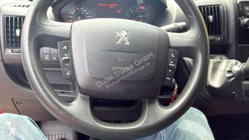 Samochód dostawczy Peugeot