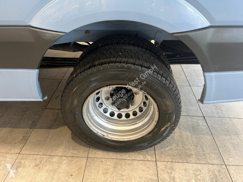 عربة نفعية Mercedes 516...
